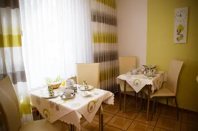 Ein Restaurant oder anderes Speiselokal in der Unterkunft Pension Haus Andreas