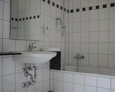 Ein Badezimmer in der Unterkunft Z&B Hotel