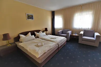 Ein Bett oder Betten in einem Zimmer der Unterkunft LandhotelUllrich