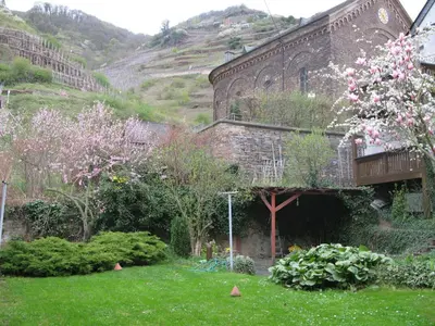 Ein Garten an der Unterkunft Ferienwohnung Schneemann