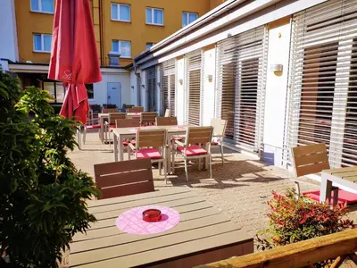Ein Restaurant oder anderes Speiselokal in der Unterkunft Hotel Scholz