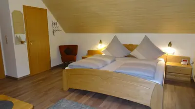 Ein Bett oder Betten in einem Zimmer der Unterkunft Haus Weingarten FERIENWOHNUNGEN