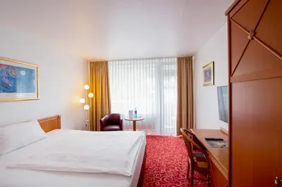 Ein Bett oder Betten in einem Zimmer der Unterkunft Caravelle Hotel im Park