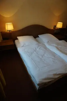 Ein Bett oder Betten in einem Zimmer der Unterkunft Hotel-Restaurant Weinhaus Grebel