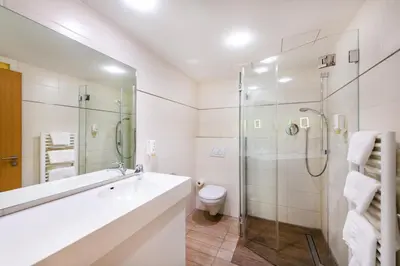 Ein Badezimmer in der Unterkunft Diehls Hotel