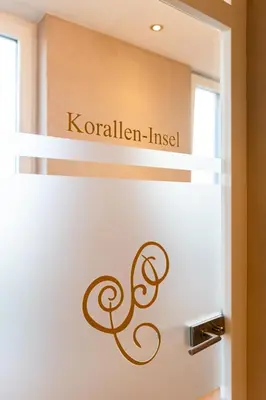 Ein Zertifikat, Auszeichnung, Logo oder anderes Dokument, das in der Unterkunft Hotel Villa Hügel ausgestellt ist