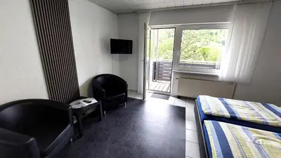 TV/Unterhaltungsangebot in der Unterkunft Pension Mosella , Wohnung mit Balkon und Moselblick