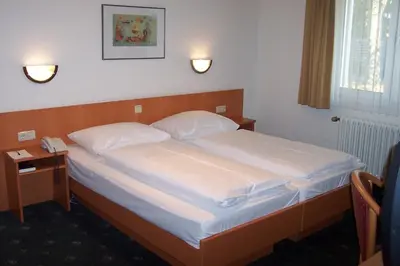 Ein Bett oder Betten in einem Zimmer der Unterkunft Hotel Bitburg