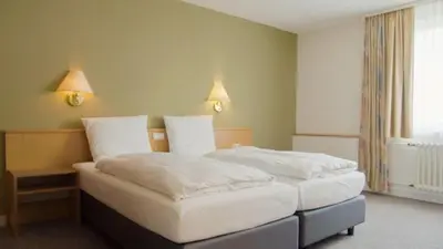 Ein Bett oder Betten in einem Zimmer der Unterkunft Hotel Bitburg