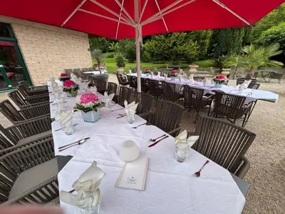 Ein Restaurant oder anderes Speiselokal in der Unterkunft Diamanthotel Idar-Oberstein