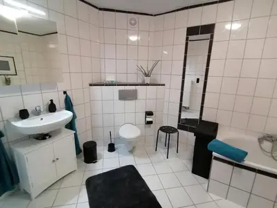 Ein Badezimmer in der Unterkunft Creek Inn, Contactless Check-in