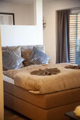 Ein Bett oder Betten in einem Zimmer der Unterkunft WohnRaum Gäste- & Boardinghaus