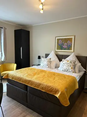Ein Bett oder Betten in einem Zimmer der Unterkunft WohnRaum Gäste- & Boardinghaus