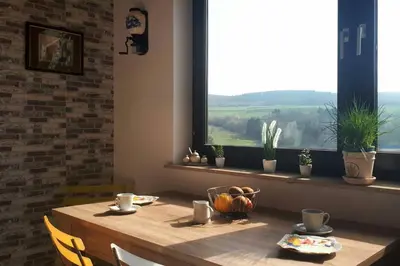 Ein allgemeiner Bergblick oder ein Berglick von der Ferienwohnung aus