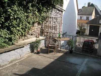 Das Gebäude in dem sich das Ferienhaus befindet