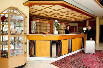 Lounge oder Bar in der Unterkunft Rheinhotel Vier Jahreszeiten Bad Breisig