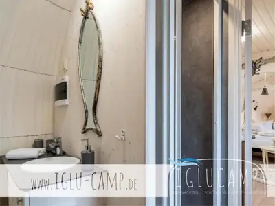 Ein Badezimmer in der Unterkunft Iglu Camp Triolago