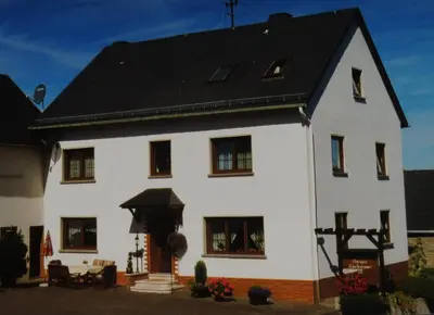 Das Gebäude in dem sich die Pension befindet