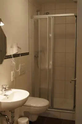 Ein Badezimmer in der Unterkunft Pension Loni Theisen