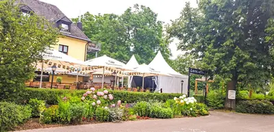 Ein Garten an der Unterkunft Rheinterrasse Wohnung 2