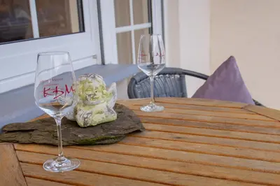 Getränke in der Unterkunft Ferienwohnung Weingut KDM