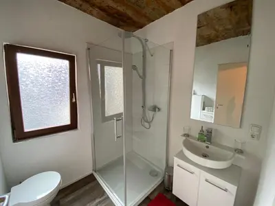 Ein Badezimmer in der Unterkunft Schöne Ferienwohnung Burgruine Fachwerkhaus
