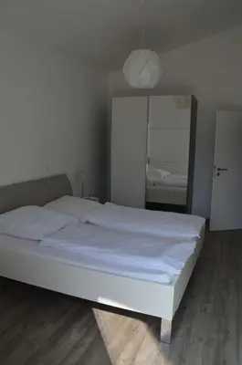 Ein Bett oder Betten in einem Zimmer der Unterkunft Wein & Gästehaus Porten-Becker