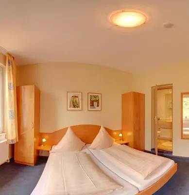 Ein Bett oder Betten in einem Zimmer der Unterkunft Stumbergers Hotel - free parking -