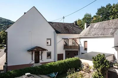Das Gebäude in dem sich das Ferienhaus befindet