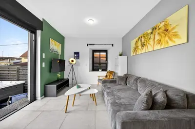 Ein Sitzbereich in der Unterkunft JUNIPRO Apartments Bostalsee