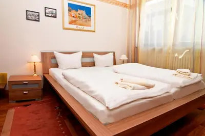 Ein Bett oder Betten in einem Zimmer der Unterkunft Hotel Kugel