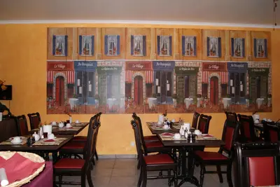 Ein Restaurant oder anderes Speiselokal in der Unterkunft Hotel Kugel