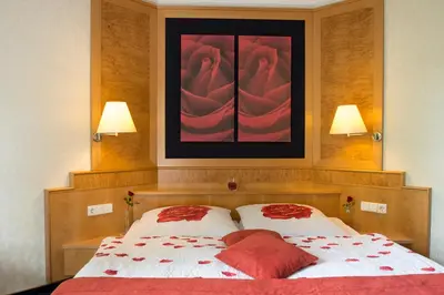 Ein Bett oder Betten in einem Zimmer der Unterkunft Hotel zum Rehberg