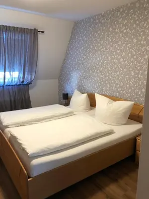 Ein Bett oder Betten in einem Zimmer der Unterkunft Wein und Gästehaus Hüls