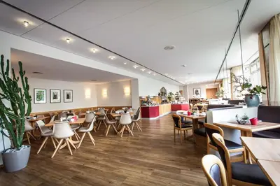 Ein Restaurant oder anderes Speiselokal in der Unterkunft Hotel Deutscher Hof