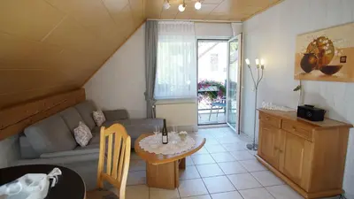 Ein Sitzbereich in der Unterkunft Ferienweingut Klaus Thiesen Gästezimmer und Apartments