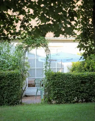 Ein Garten an der Unterkunft Gasthaus Herrig