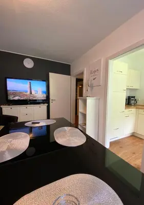 Küche/Küchenzeile in der Unterkunft Modernes 3 Zimmer Apartment im Jugendstilhaus