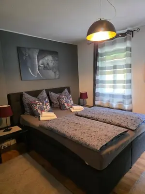 Ein Bett oder Betten in einem Zimmer der Unterkunft Modernes 3 Zimmer Apartment im Jugendstilhaus