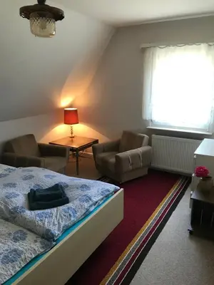 Ein Bett oder Betten in einem Zimmer der Unterkunft Rheinblickzimmer