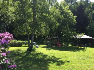 Ein Garten an der Unterkunft Haus am Wald - Urlaub am Nationalpark