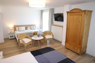 Ein Bett oder Betten in einem Zimmer der Unterkunft Hotel Weinlaube