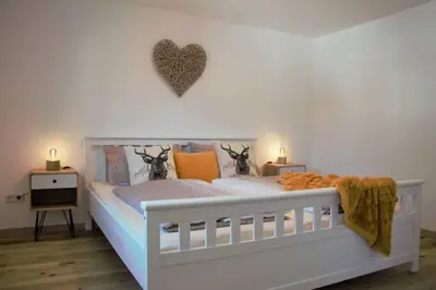 Ein Bett oder Betten in einem Zimmer der Unterkunft Cosy Home Lorch, das Ferienhaus zwischen Rheingau, Taunus und dem Tal der Loreley