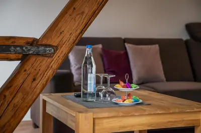 Ein Sitzbereich in der Unterkunft Landgasthof Winzerscheune