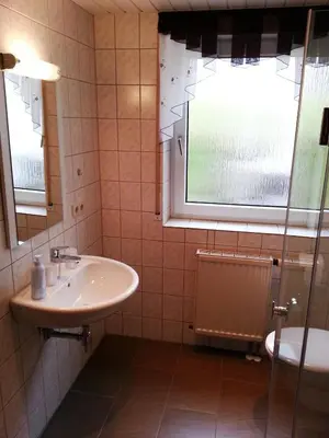 Ein Badezimmer in der Unterkunft FeWo mit Terrasse - Apartment with terrace