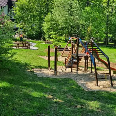 Ein Kinderspielbereich in der Unterkunft Waldgasthaus am Schwarzenbruch