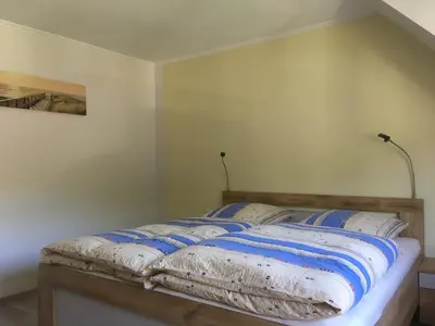 Ein Bett oder Betten in einem Zimmer der Unterkunft Weinhaus Lenartz-Bleser