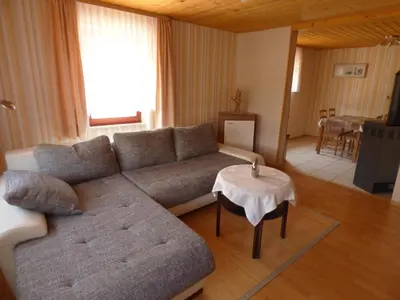 Ein Sitzbereich in der Unterkunft Ferienwohnung Dasch, bei Idar-Oberstein im Nationalpark Hunsrück-Hochwald