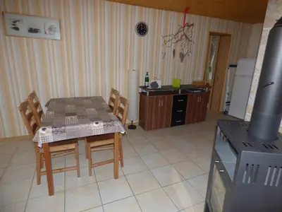 Küche/Küchenzeile in der Unterkunft Ferienwohnung Dasch, bei Idar-Oberstein im Nationalpark Hunsrück-Hochwald