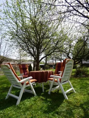 Ein Garten an der Unterkunft Ferienwohnung Dasch, bei Idar-Oberstein im Nationalpark Hunsrück-Hochwald